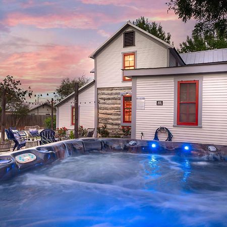 Katarina Haus - Hot Tub & Fire Pit Villa Fredericksburg Exterior photo